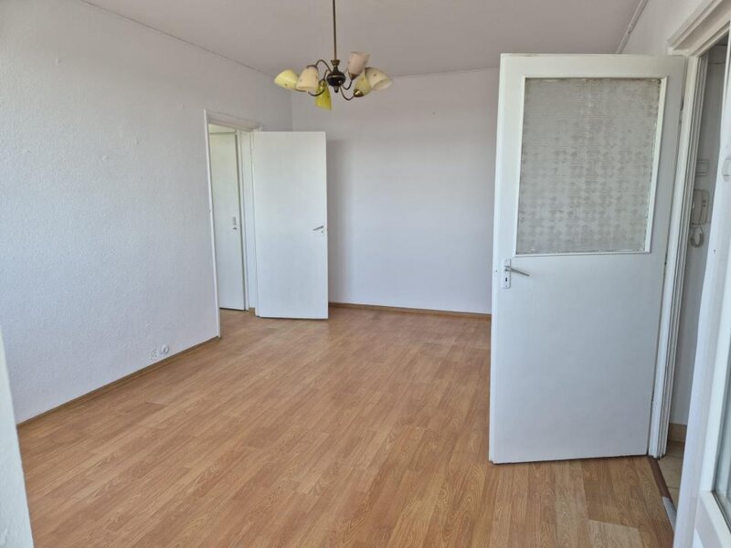Metrou 1 Mai, apartament 2 camere, fara risc seismic, se accepta credit.