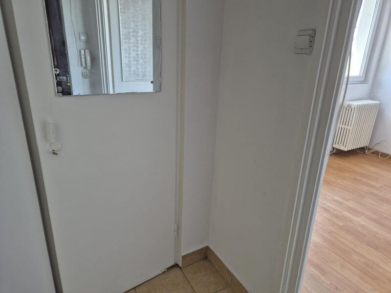 Metrou 1 Mai, apartament 2 camere, fara risc seismic, se accepta credit.
